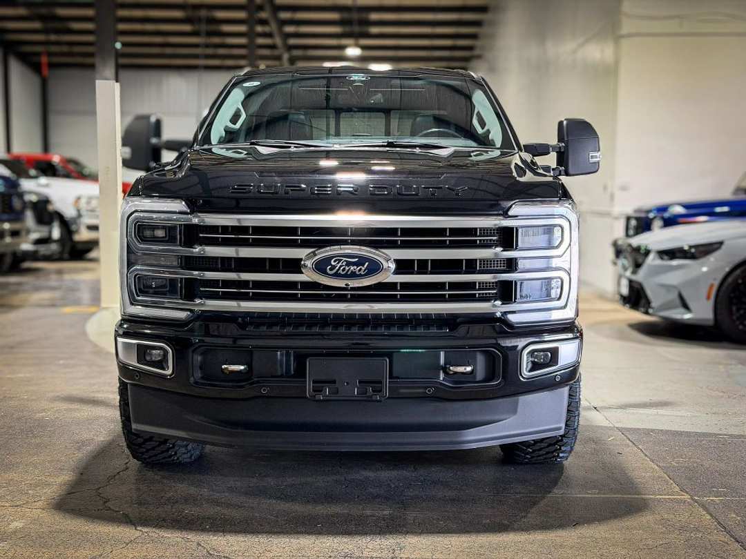 2024 Ford F250 Super Duty Crew Limited 6 3/4 ft - Image 3