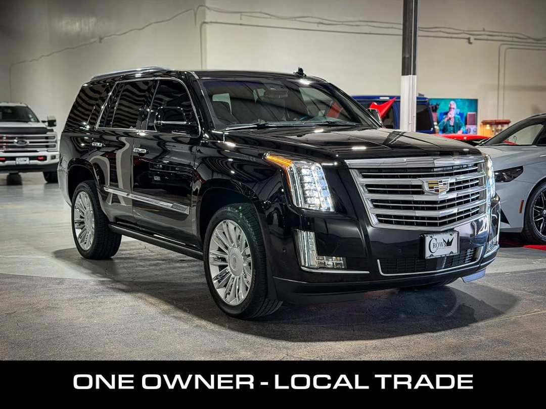 2019 Cadillac Escalade Platinum - Image 3