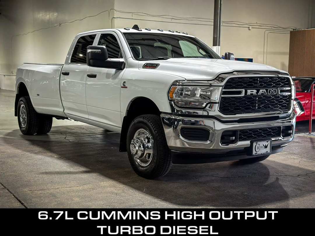 2024 Ram 3500 Crew Tradesman 8 ft - Image 3