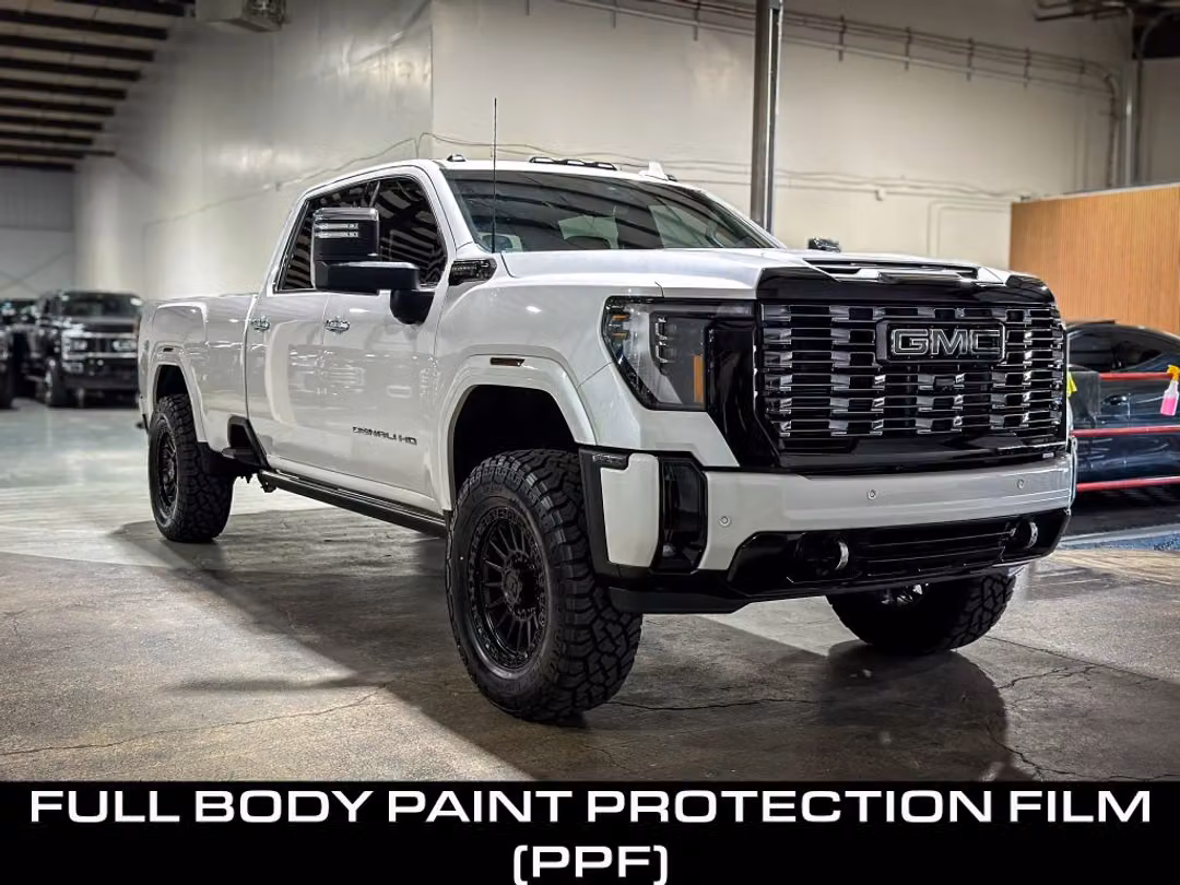 2025 GMC Sierra 3500 Hd Crew Denali Ultimate 8 ft - Image 3
