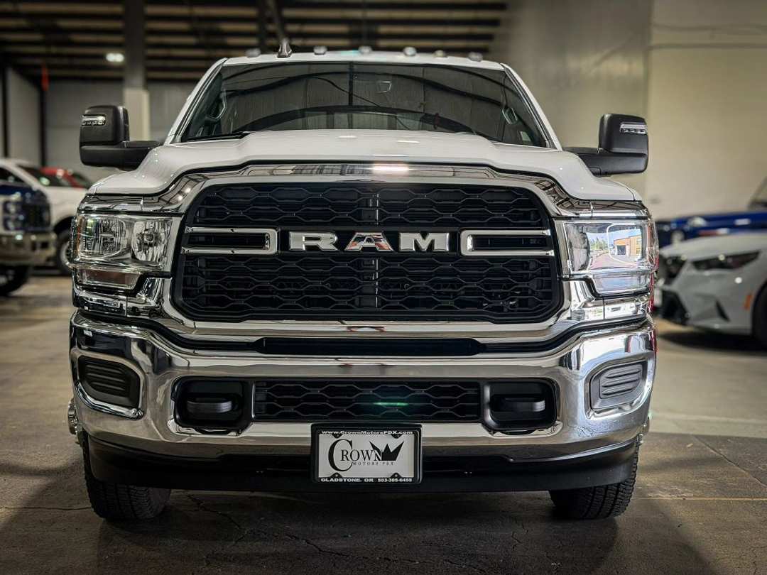 2024 Ram 3500 Crew Tradesman 8 ft - Image 2