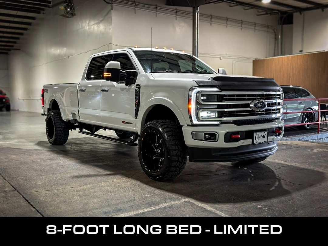 2023 Ford F350 Super Duty Crew Limited 8 ft - Image 3