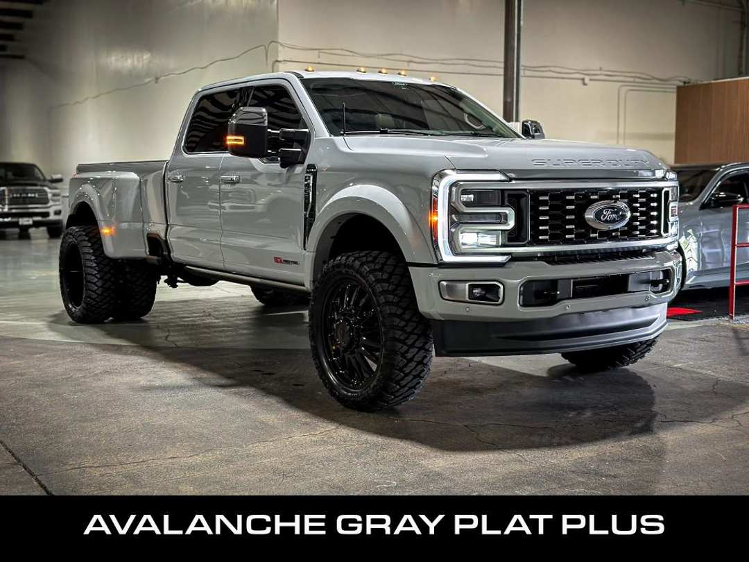 2026 Ford F450 Super Duty Crew Platinum 8 ft - Image 3