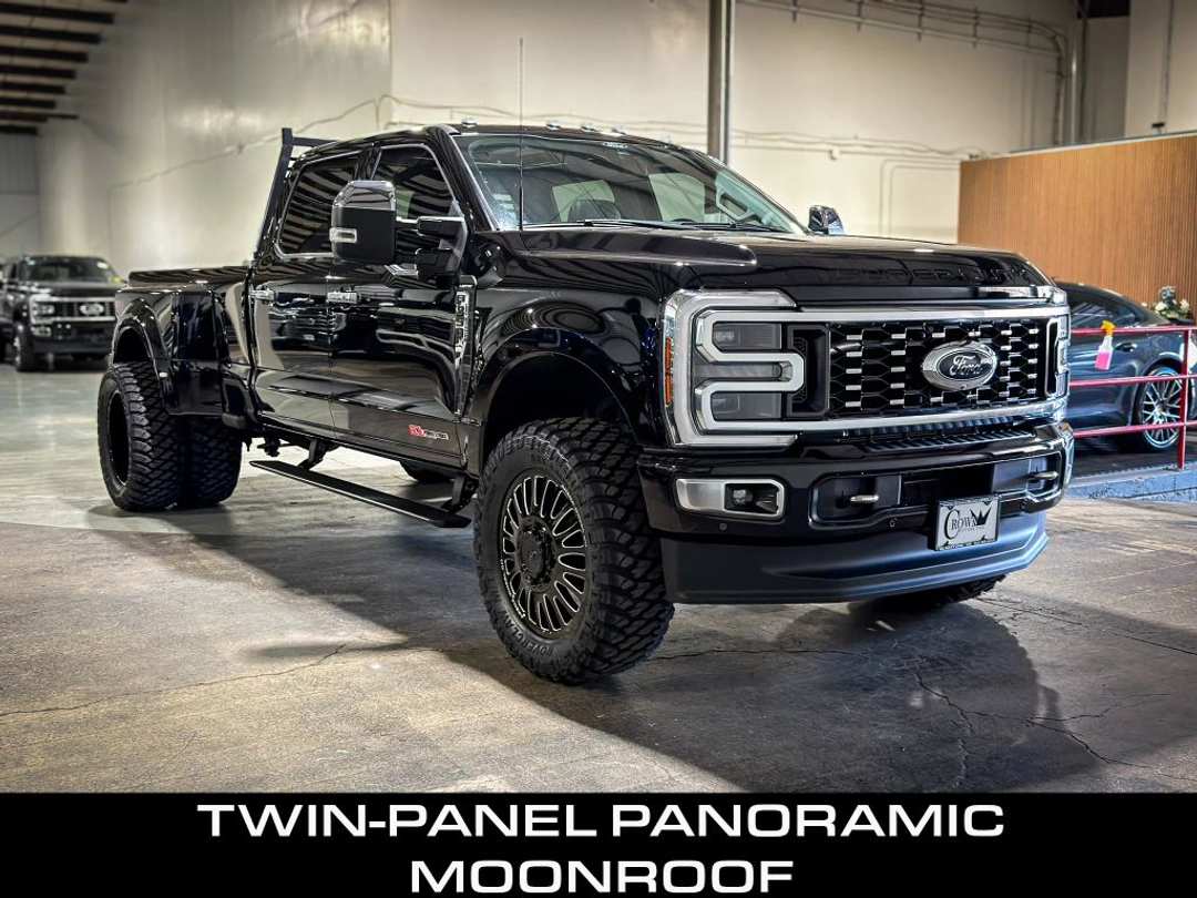 2024 Ford F350 Super Duty Crew Limited 8 ft - Image 3